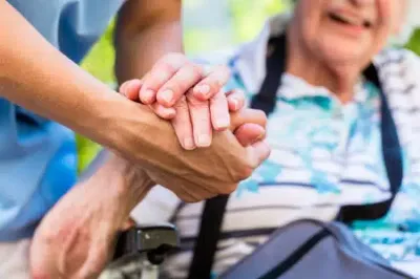 SERVIZI DI ASSISTENZA DOMICILIARE IN FAVORE DI SOGGETTI NON AUTOSUFFICIENTI SERVIZI DI ASSISTENZA DOMICILIARE IN FAVORE DI SOGGETTI NON AUTOSUFFICIENTI